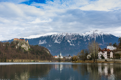 全面解析影视大全:热门电影与电视剧推荐 全面解析影视大全:热门电影与电视剧推荐